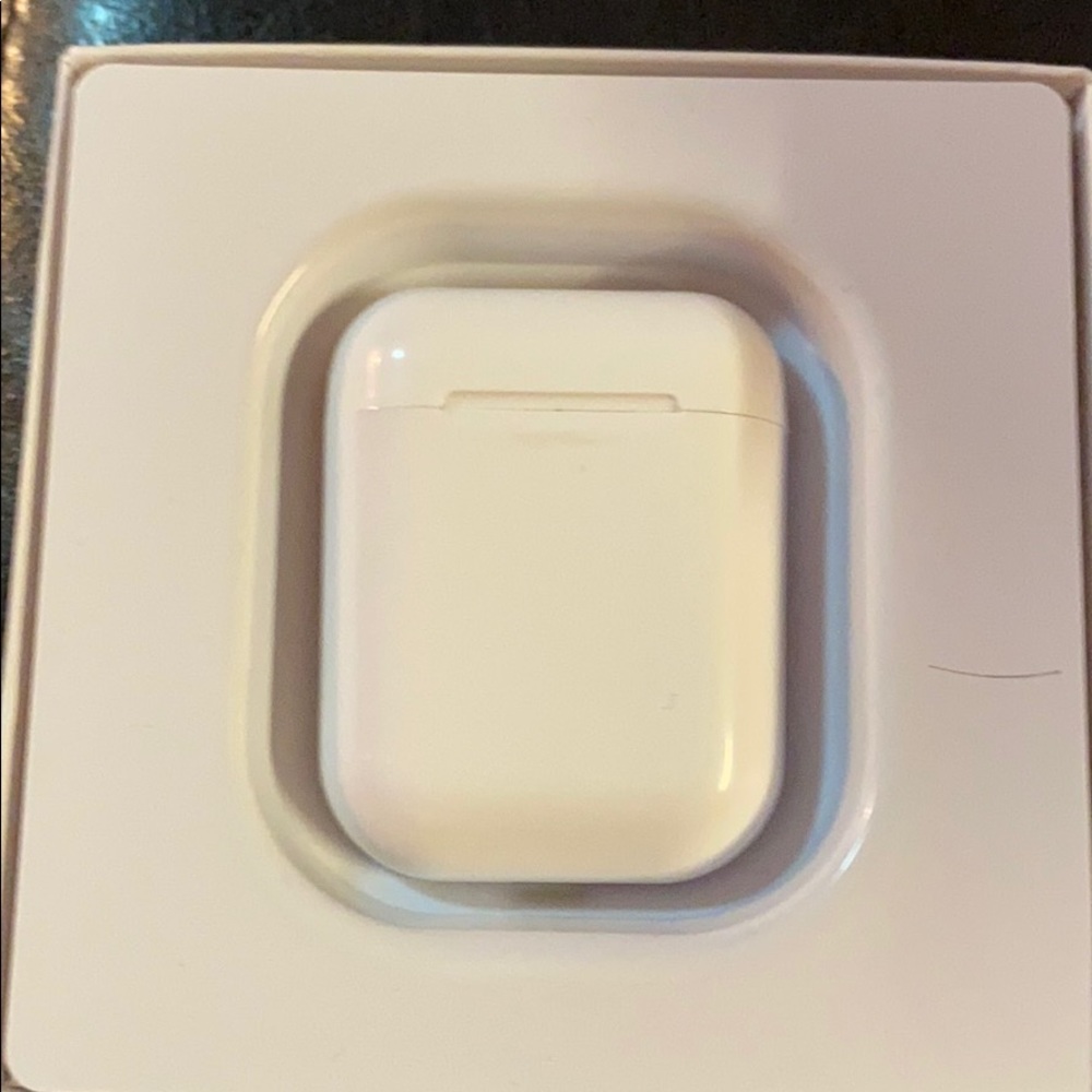 AirPods - Picture 2 of 2